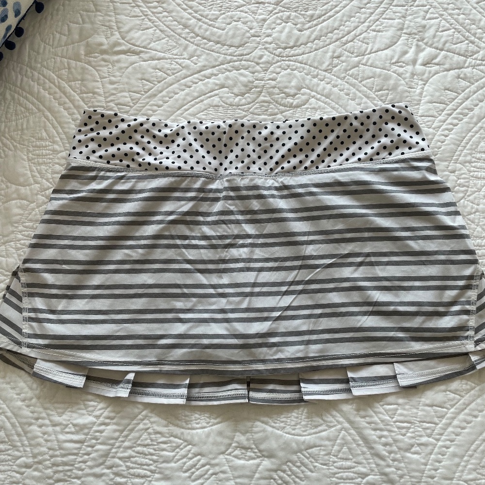 Lululemon grey and white stripe skort size 10 reg